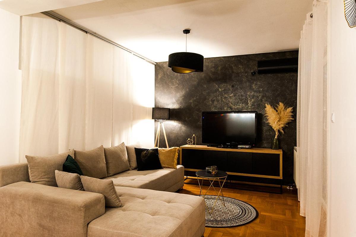Arena Apartamento Osijek Exterior foto