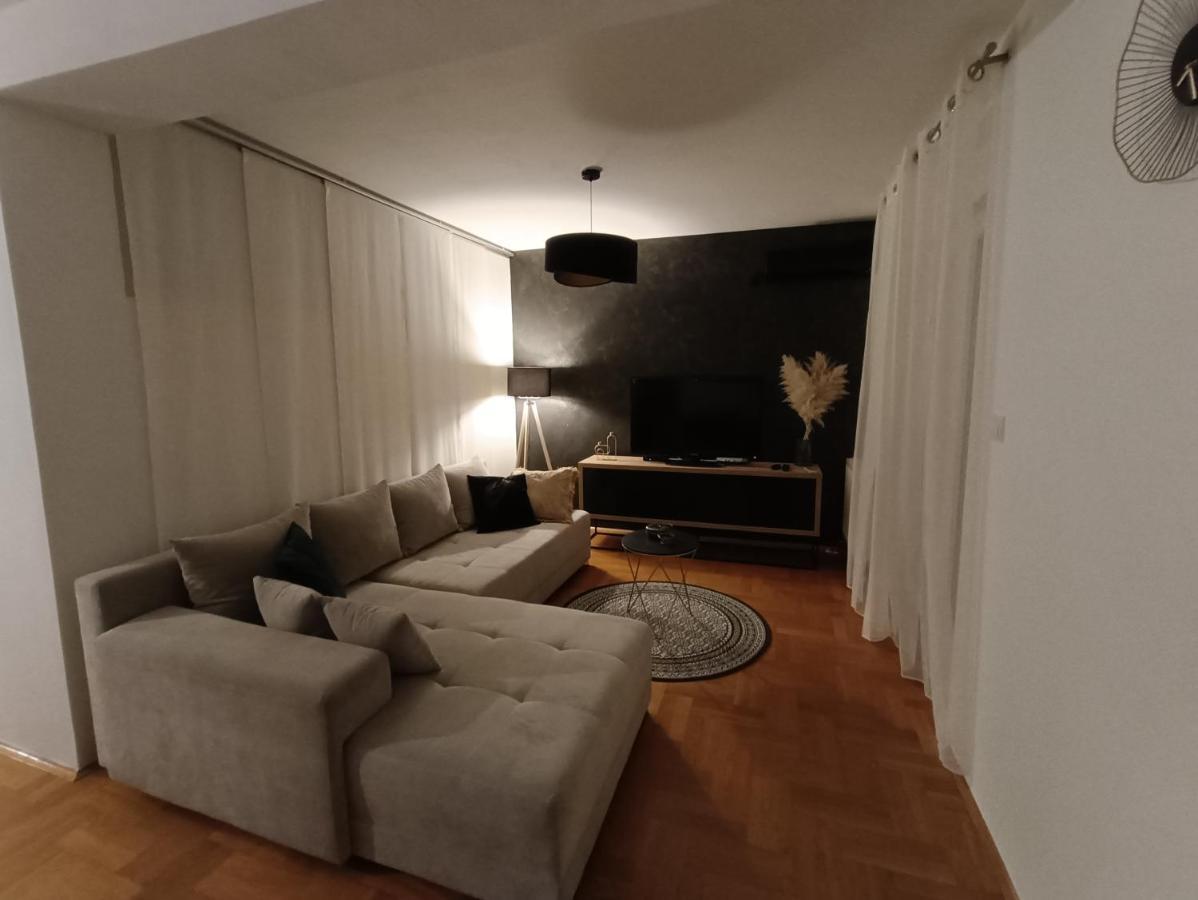 Arena Apartamento Osijek Exterior foto