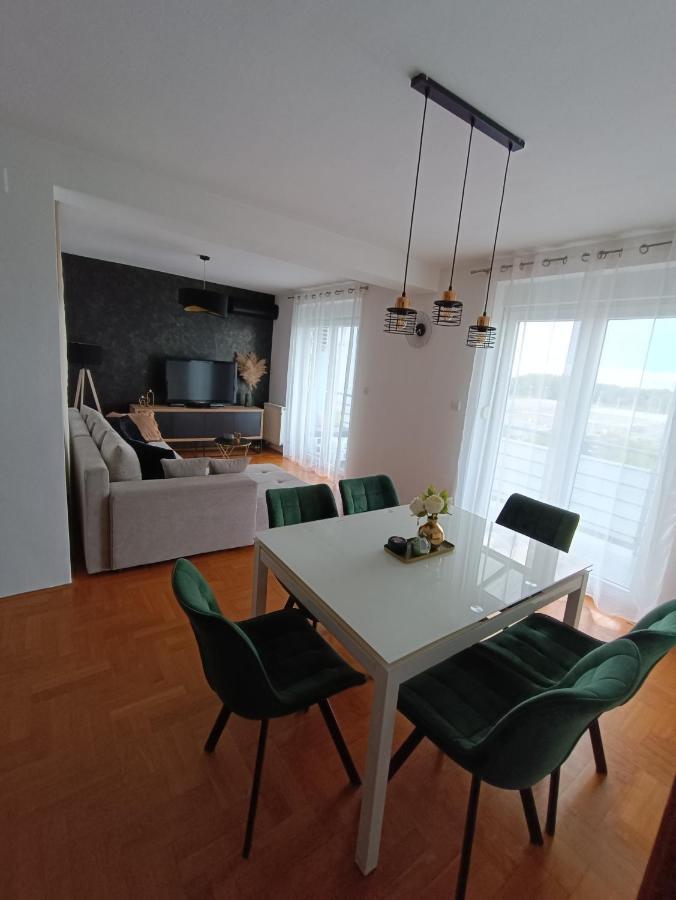 Arena Apartamento Osijek Exterior foto