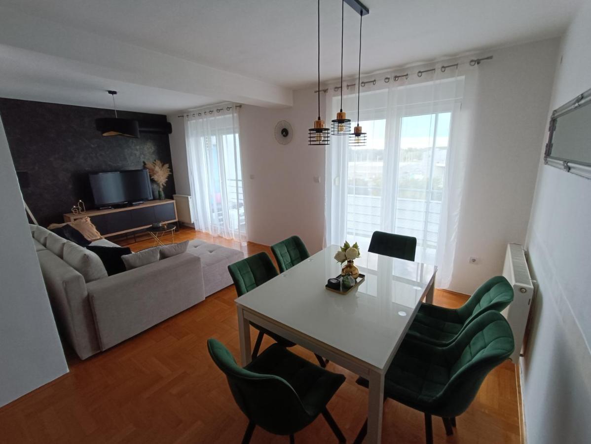 Arena Apartamento Osijek Exterior foto