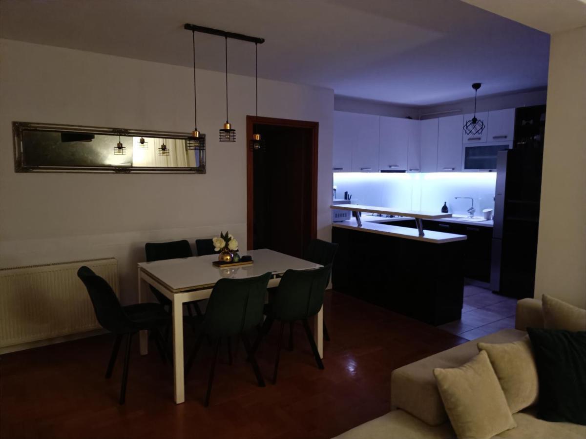 Arena Apartamento Osijek Exterior foto