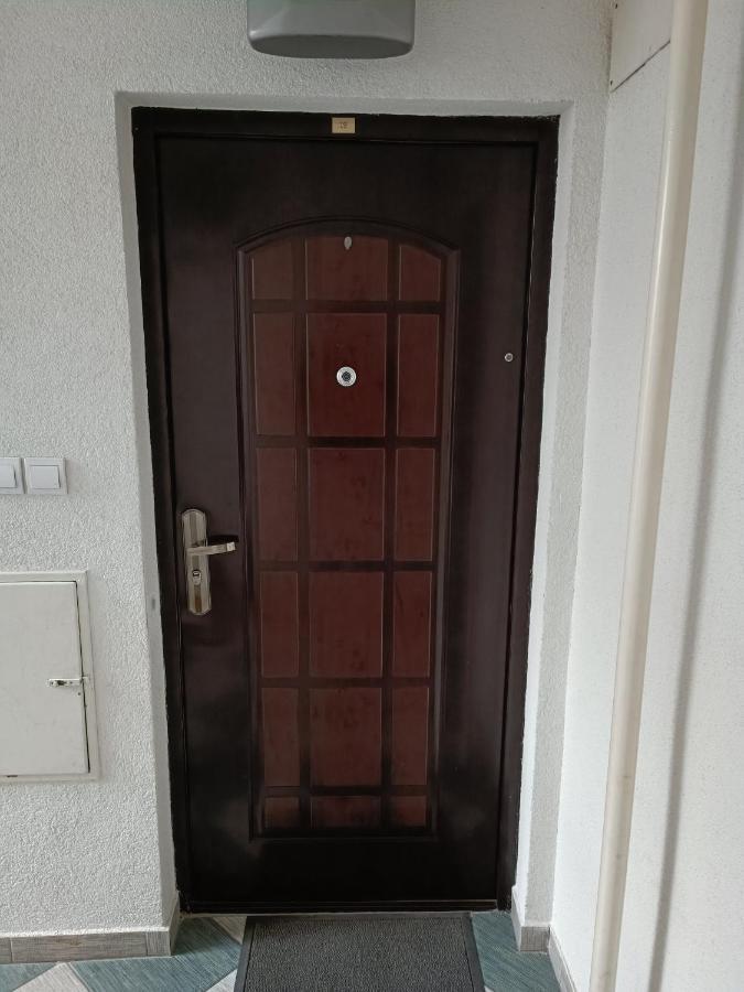 Arena Apartamento Osijek Exterior foto