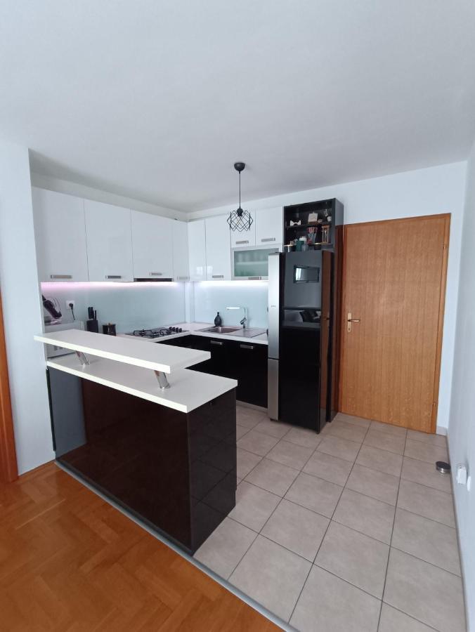 Arena Apartamento Osijek Exterior foto