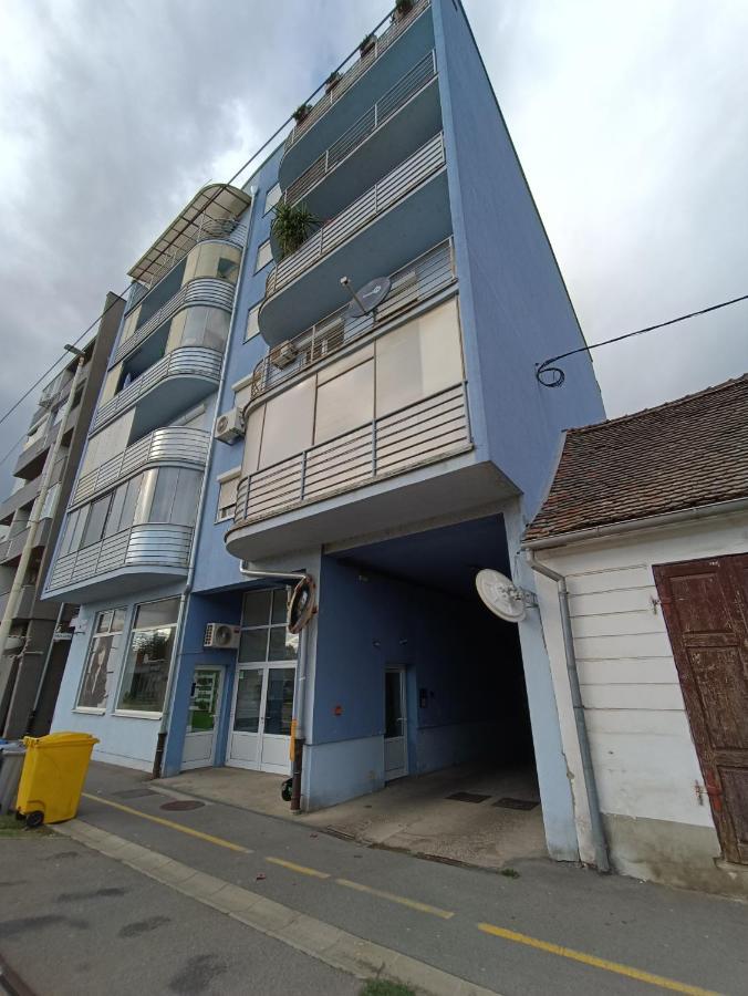 Arena Apartamento Osijek Exterior foto