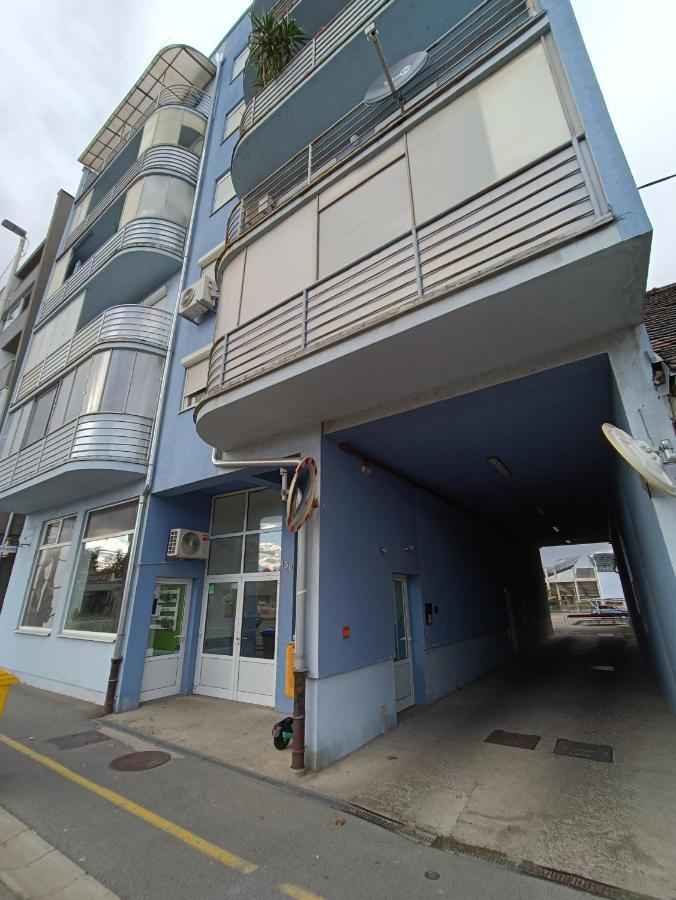 Arena Apartamento Osijek Exterior foto