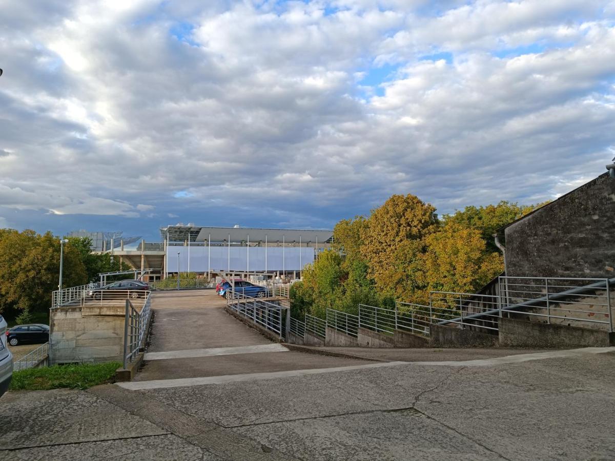 Arena Apartamento Osijek Exterior foto
