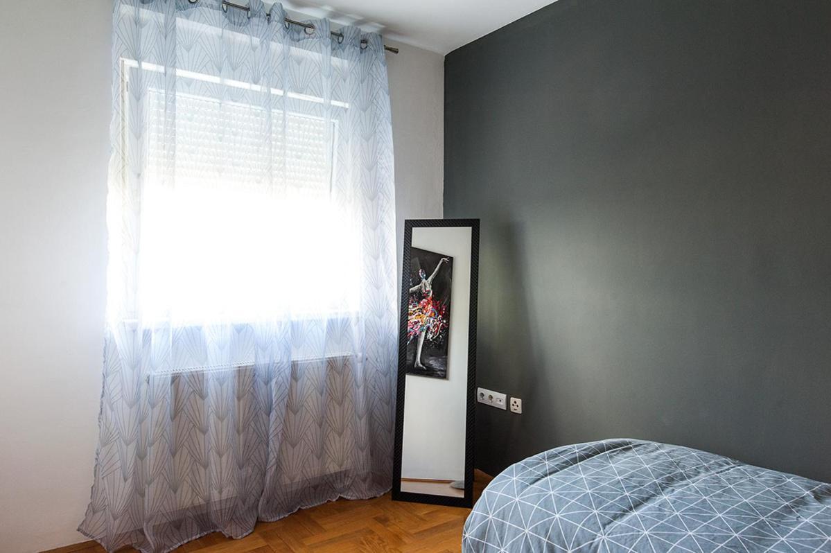 Arena Apartamento Osijek Exterior foto